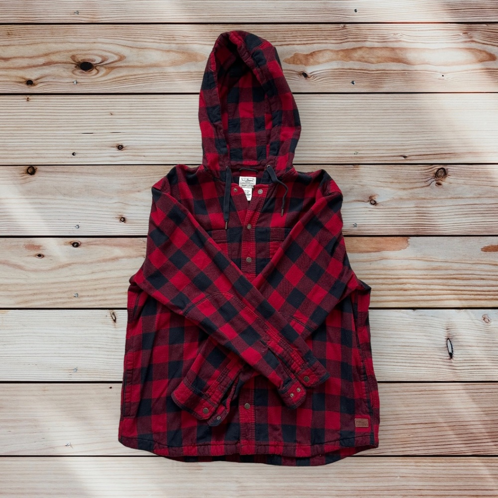 Men's L.L. Bean XL Long Sleeve Red/Black Plaid Casual Button Down Hooded Shirt